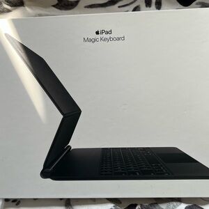 Apple iPad Magic Keyboard in Black